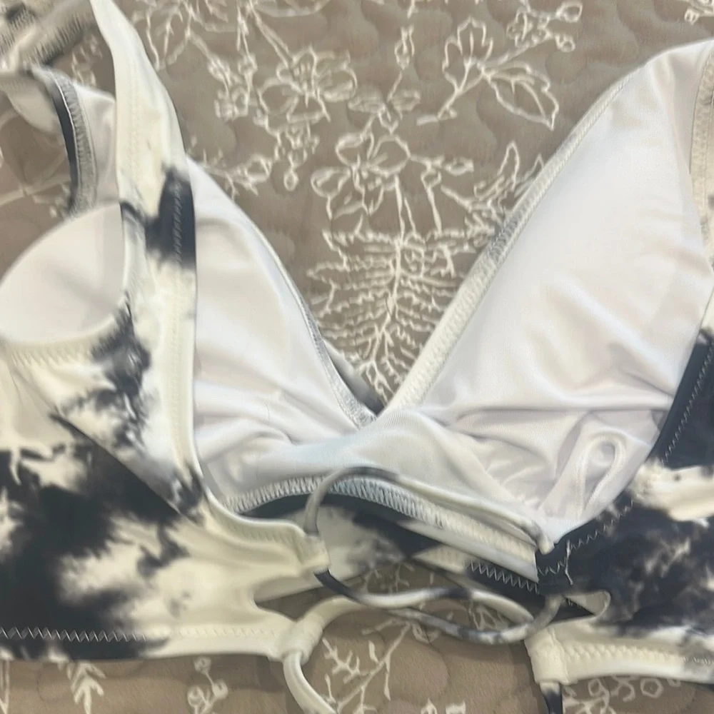 Cupshe Black and White Bikini Set - Picture 5 of 5